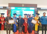 Selamat! Marselina dan Elvani, Lulusan Terbaik di Wisuda AMIK Luwuk Banggai Angkatan XIX