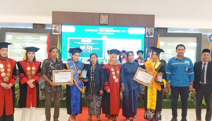 Selamat! Marselina dan Elvani, Lulusan Terbaik di Wisuda AMIK Luwuk Banggai Angkatan XIX