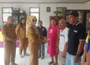 Jelang Dua Hari Perayaan Natal, Pemdes Peling Seasa Salurkan BLT Tahap Akhir