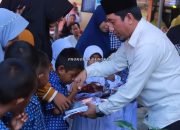Pj. Bupati Bangkep Serahkan Bantuan Pendidikan untuk Tingkatkan Kualitas Hidup Masyarakat
