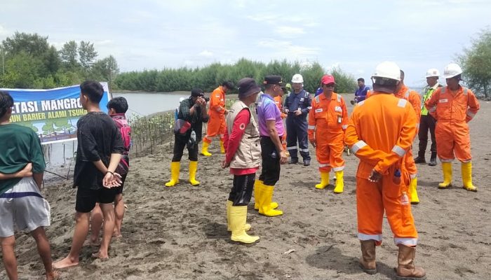 Polsek Batui dan JOB Tomori Sinergi Lakukan Penanaman Ribuan Mangrove