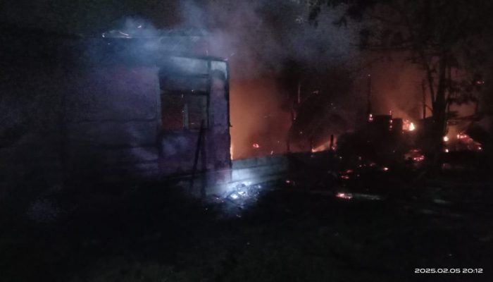 Diduga Korsleting Listrik, Rumah Nenek Sukaeni di Sisipan Batui Terbakar