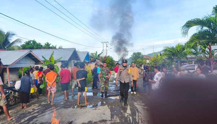 Protes Rencana Aktivitas Tambang Gamping, Sejumlah Warga Pondan Lamala Bakar Ban dan Tutup Jalan