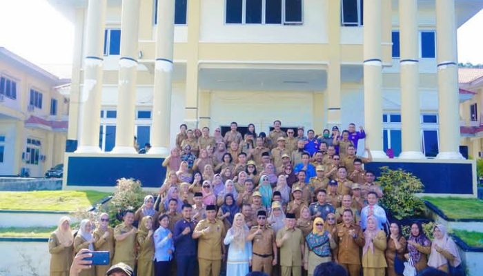 Akhir Masa Jabatan, Pj Bupati Bangkep Ihsan Basir Bersama Istri Pamitan