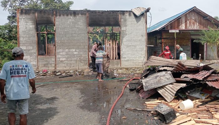 Ditinggal Penghuni, Rumah Seorang Warga di Tirtasari Toili Terbakar, Kerugian Ditaksir Rp100 Juta