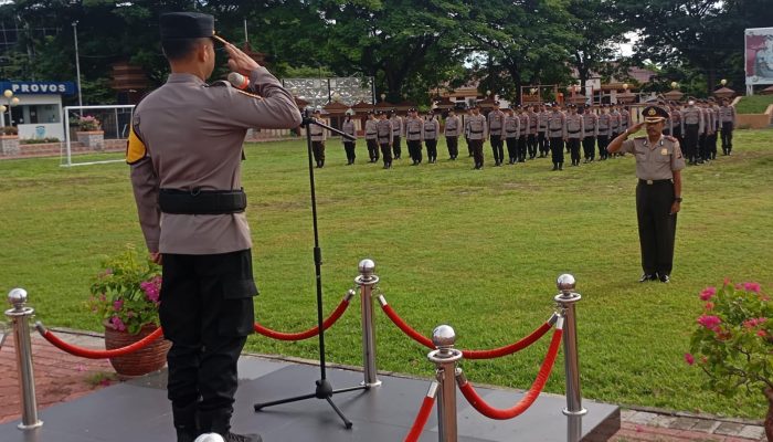 Wakapolres Banggai Pimpin Upacara Kenaikan Pangkat Pengabdian Kompol Sudirman