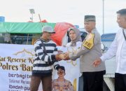 Satreskrim Polres Bangkep Bagikan Takjil di Bulan Suci Ramadan