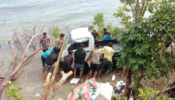 Naas! Mobil Ekspedisi Masuk Jurang di Bunta Banggai
