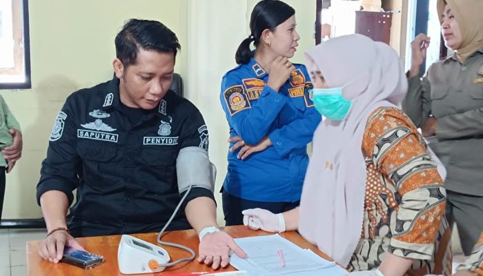 Satpol PP Banggai Kepulauan Gelar Skrining Kebugaran Jasmani Bersama Puskesmas Salakan
