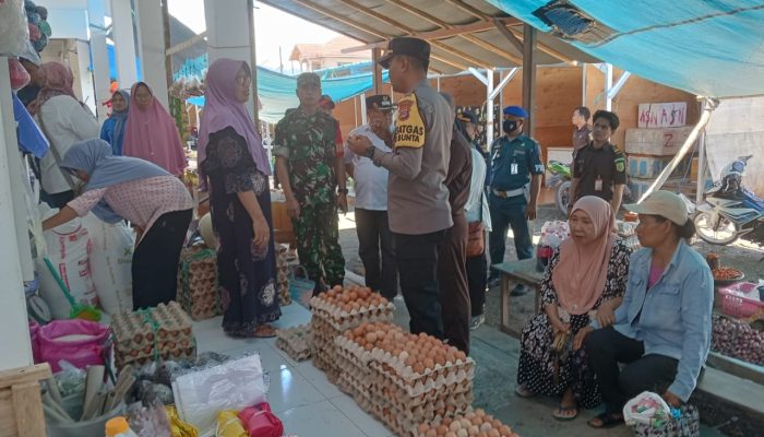 Sidak Pasar, Kapolsek Bunta Pastikan Stok dan Harga Sembako Stabil Jelang Lebaran