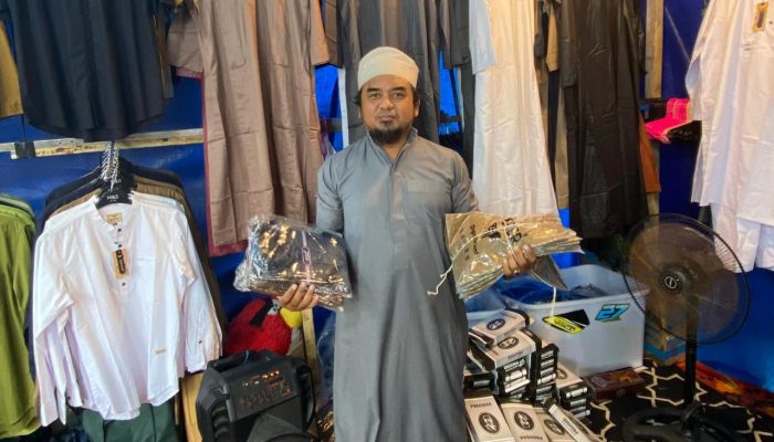 Ketua Poros Langit Salurkan Bantuan dari Ketua DMI Sulteng