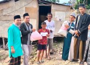 Jelang Idul Fitri, Masjid Al Fattah BTN Bukit Mambual Salurkan Zakat Fitrah