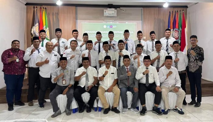 Serahkan SK, Ini Pesan Rektor Unismuh Luwuk untuk Wakil Dekan dan Kaprodi