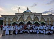 Ratusan Santri Daarul Hikmah Ikuti Penggalangan Donasi untuk Palestina di Tugu Adipura Luwuk 