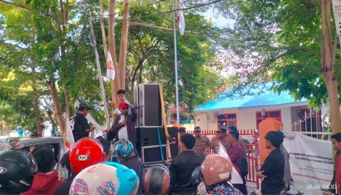 Massa Geruduk Bawaslu Banggai, Kecam Kasus Persekusi Terhadap 2 Aleg Terbaik Gerindra 