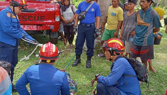 Damkar Banggai Berhasil Evakuasi Buaya Terkena Jerat di Tangkiang Kintom