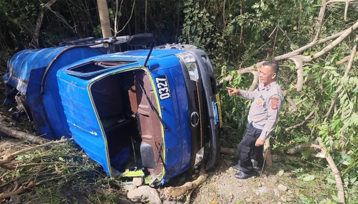 Naas! Truk Tangki BBM Masuk Jurang di Bunga Luwuk Utara, Polisi Lakukan Olah TKP