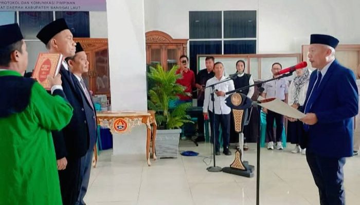 Bupati Sofyan Kaepa Resmi Lantik Direktur dan Dewas PDAM Banggai Laut Periode 2025-2030