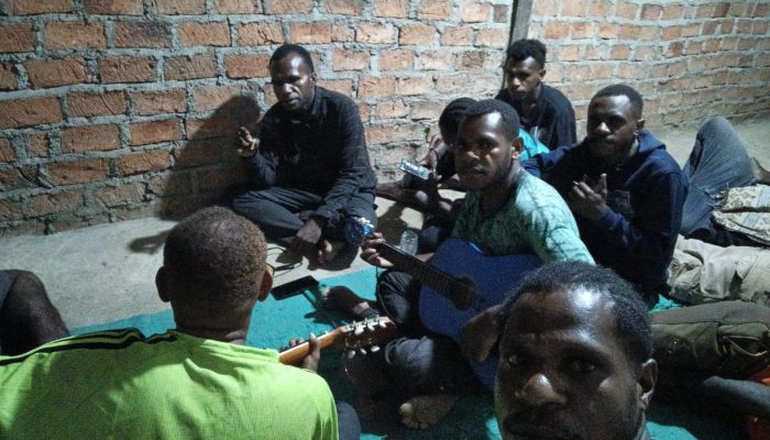 Datangi Maba Angkatan 2025, Mahasiswa IPMAPAN Tiba di Asrama Paniai Kota Studi Sorong