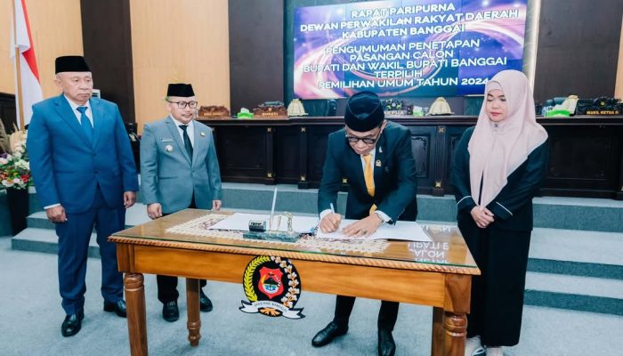 Pimpin Rapat Paripurna, Ini Pesan Ketua DPRD Banggai untuk Paslon Terpilih