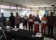 Ringankan Beban Ekonomi Warganya, Pemdes Mansamat A Salurkan BLT DD kepada 25 Keluarga Penerima Manfaat