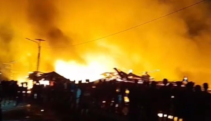 Kebakaran Hebat Landa Pasar Simpong Luwuk