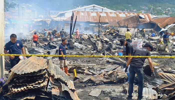 Polres Banggai Turunkan Tim Inafis, Lakukan Penyelidikan Penyebab Kebakaran Hebat Pasar Simpong