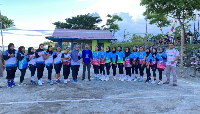 Tim Voli Putri FKIP UMLB Lakoni Laga Persahabatan Lawan Tim Pelangi Desa Sinorang 