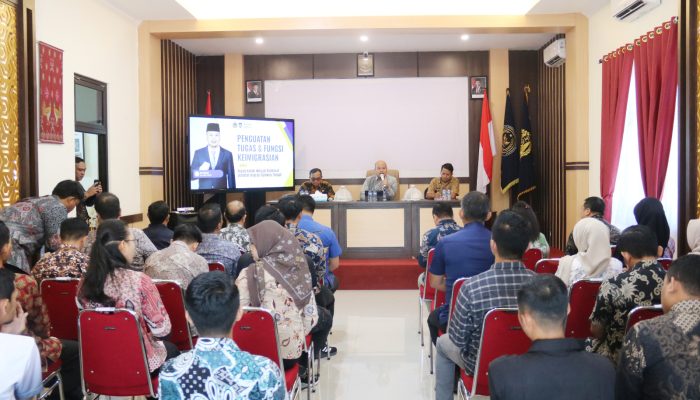 Beri Arahan di Kanim Banggai, Kepala Kanwil Imigrasi Sulteng Tekankan Pentingnya Integritas!