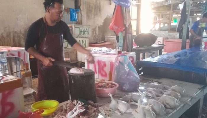 Harga Bahan Pokok di Pasar Salakan Stabil, Cabai dan Daging Tetap di Level Tinggi