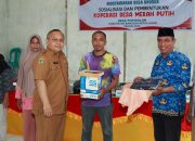 Dorong Pemberdayaan Masyarakat, Pemdes Popidolom Salurkan Bantuan untuk Nelayan dan Seragam Majelis Taklim