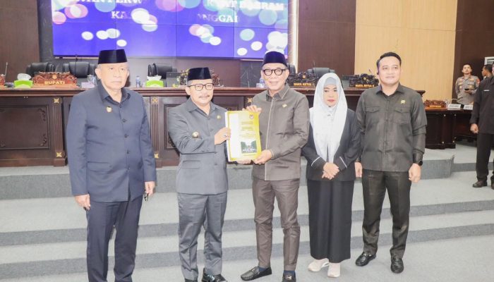 DPRD Banggai Terima Ranperda Pertanggungjawaban APBD 2024 dari Bupati Amirudin