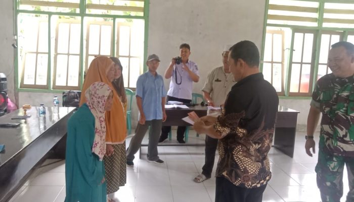 H-1 Idul Adha, Pemdes Popidolom Salurkan BLT-DD Tahap II kepada 24 KPM Sebesar Rp 900.000