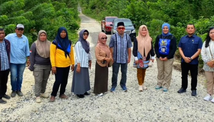 Wakil Ketua I DPRD Banggai Wardani Murad Tinjau Proyek Pengaspalan Jalan Mahaas–Bubung