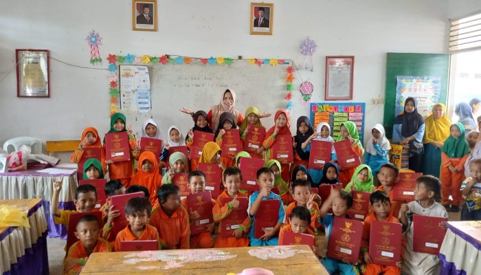 SDN Maahas Gelar Pembagian Rapor Kenaikan Kelas, Begini Keseruan di Kelas 1A
