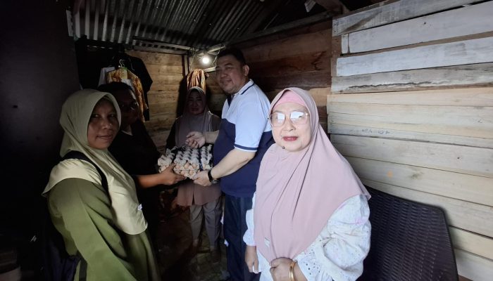 Kunjungi Keluarga Beresiko Stunting di Mangkio, Kadis P2KBP3A Banggai Beri Bantuan Nutrisi