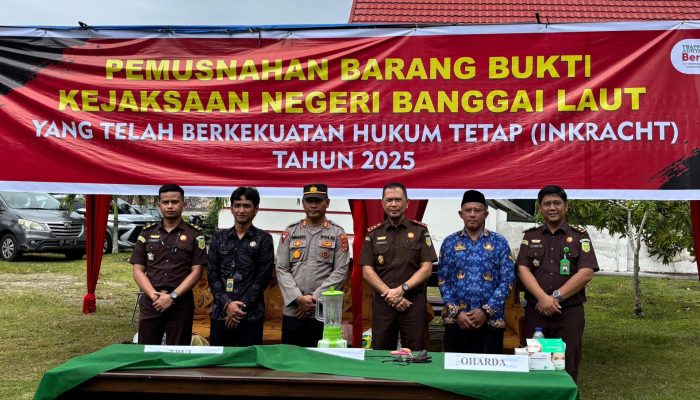 Kejari Banggai Laut Musnahkan Barang Bukti 17 Perkara Tindak Pidana Umum