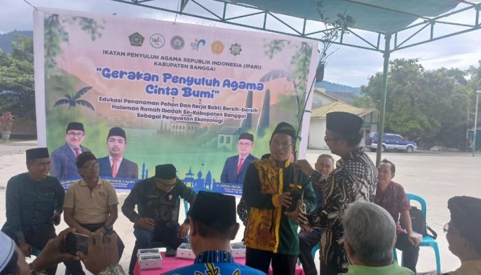 IPARI Banggai Gaungkan ‘Gerakan Penyuluh Agama Cinta Bumi’, Bagikan Bibit Pohon ke Setiap Rumah Ibadah 