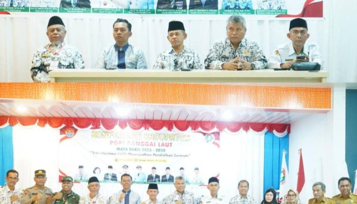 Pemda Balut Dukung Transformasi Pendidikan, Sekda Buka Konferensi Kabupaten PGRI