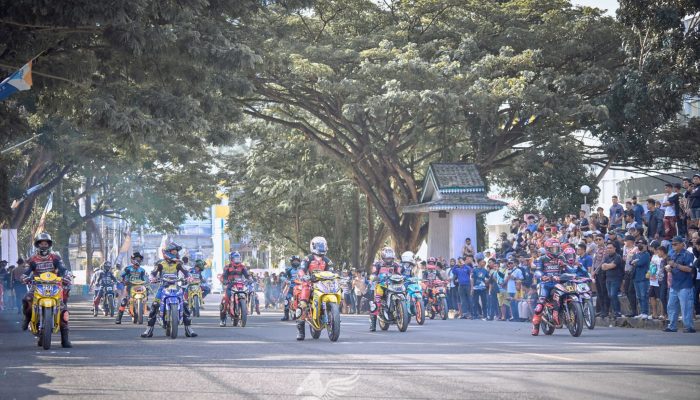 Banggai Cup Prix 3 Resmi Dibuka, Pembalap Wawan Welo Ikut Panaskan Sirkuit Tugu Adipura 
