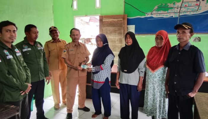 Pemdes Lipu Talas Salurkan BLT Dana Desa Tahap I kepada 27 KPM, Wujud Kepedulian untuk Warga