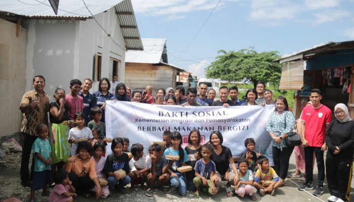 Imigrasi Banggai Bagikan Makanan Bergizi Gratis untuk Warga Eks Penggusuran Tanjungsari