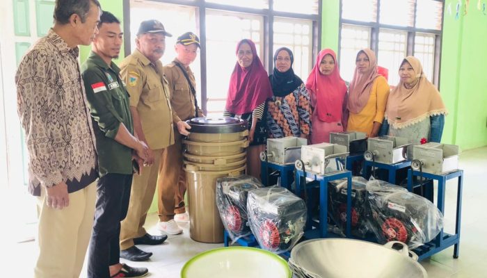 Pemdes Pasir Putih Salurkan Bantuan UMKM Senilai Rp71,3 Juta kepada 14 Pelaku Usaha