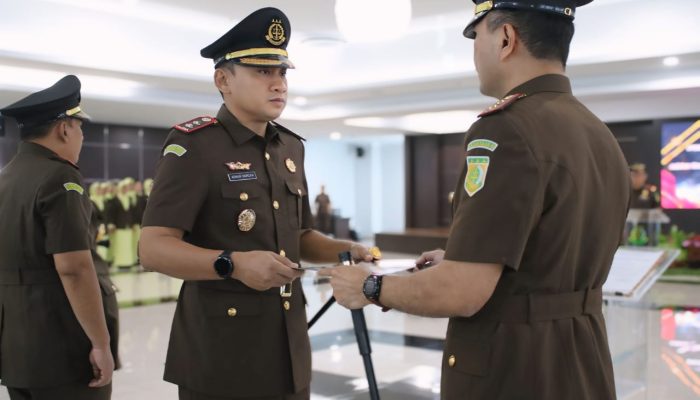 Kajati Sulteng Lantik Adnan Hamzah Sebagai Kajari Banggai Laut