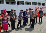 Bupati Bangkep Sambut Hangat Kedatangan Kejari Balut Adnan Hamzah di Pelabuhan Salakan