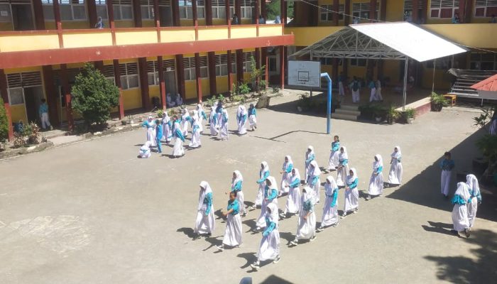 SMPN 2 Luwuk Siapkan 10 Regu Gerak Jalan untuk Meriahkan HUT RI