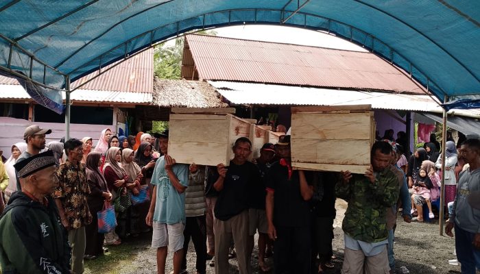 Tragis! Suami Istri Meninggal Akibat Lakalantas di Batui Selatan, Kapolsek Sambangi Rumah Duka
