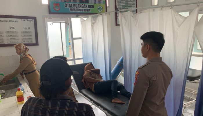 Hendak Nyalip, Mobil Serempet Motor di Bunta, Polisi Evakuasi Korban Luka