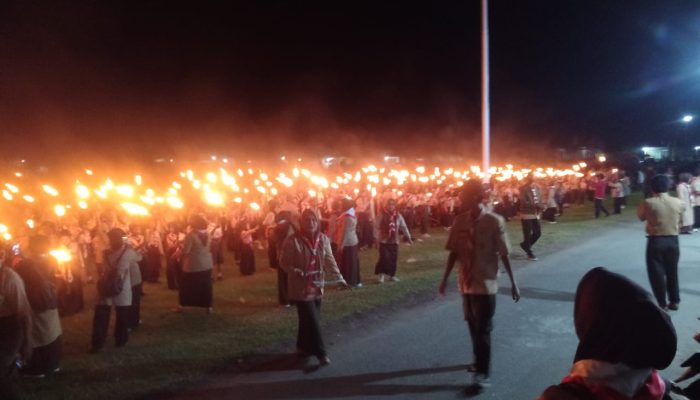 Polres Banggai Kawal Pawai Obor Hari Pramuka ke-64 di Berbagai Lokasi