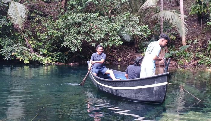 Nikmati Keindahan Danau Paisupok, Rektor Unismuh Luwuk: Amazing!